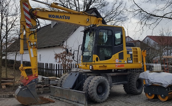 komatsu-pw148.jpg